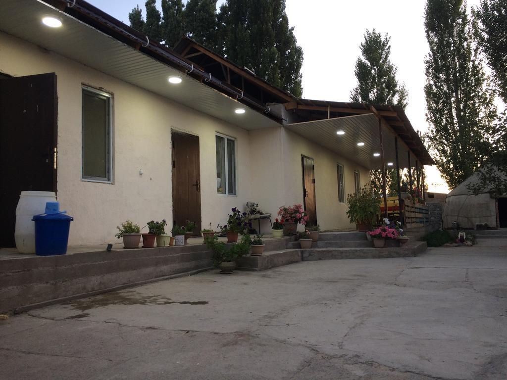 Guest House Mira Kochkor Exterior foto